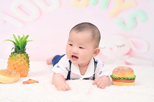 南阳宝宝在妈妈肚子里